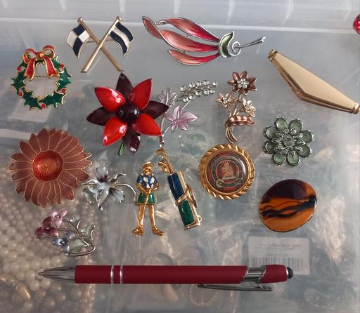 Buy & Sell Thatto Heath Saint Helens - Photos for Collection of 15 enamel brooches