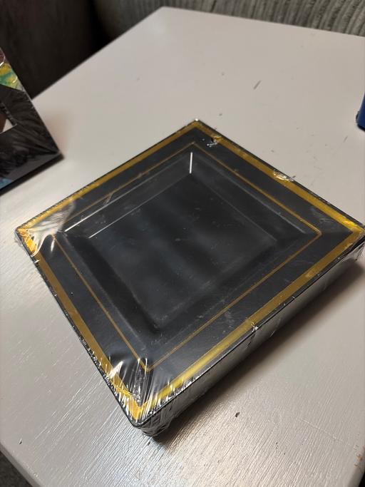 Buy & Sell Duckmanton Chesterfield - Photos for 25 plastic gold rim plates