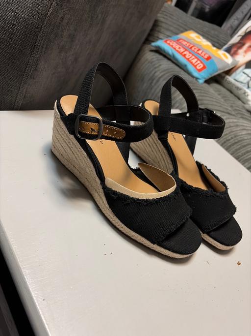 Buy & Sell Duckmanton Chesterfield - Photos for Lucky brand sandles