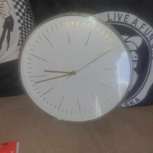 Buy & Sell Pensnett Dudley - Photos for 1ft Round Wall Clock , Very Bling ,Gold Hands