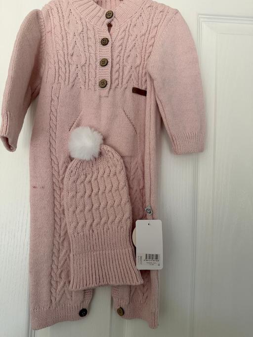 Buy & Sell Waterloo Central London - Photos for 6-9m 2pc hate and body suit