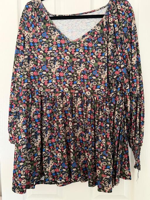 Buy & Sell Crowthorne Bracknell Forest - Photos for 2XL floral top