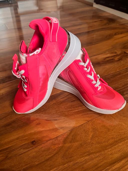 Buy & Sell Camden Town Camden - Photos for DKNY shoes