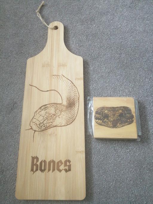 Buy & Sell Heath Town Wolverhampton - Photos for New Bones chopping board & 2 coasters