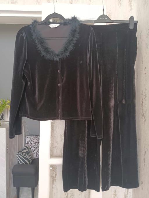 Buy & Sell Hornchurch Havering - Photos for velvet wide leg trousers and velvet feather t
