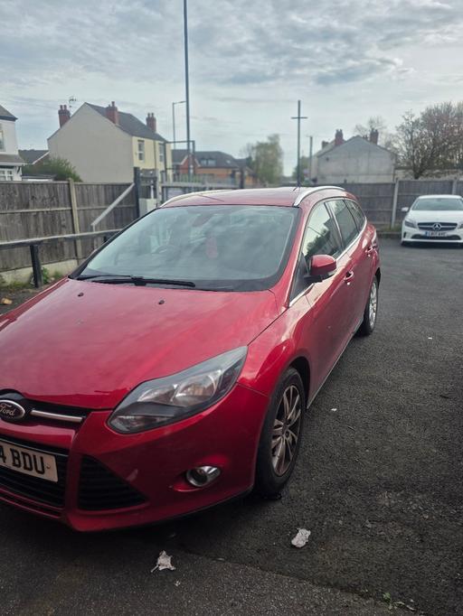 Vehicles French Walls Sandwell - Photos for 2014 Ford Focus Titanium