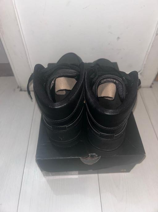 Buy & Sell Upper Holloway North London - Photos for AIR JORDAN 1 MID