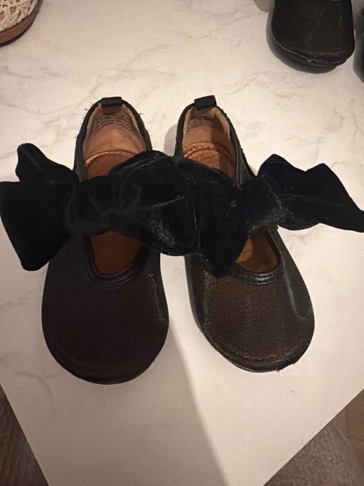 Buy & Sell Whitechapel East London - Photos for H&M bow shoes 4-4.5