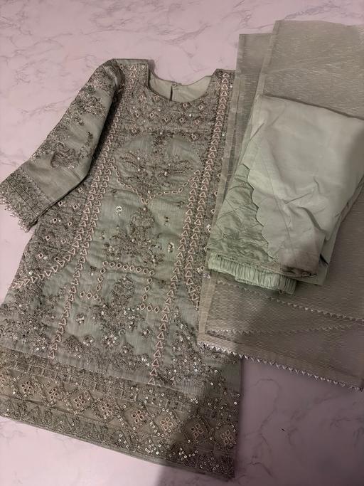 Buy & Sell Wapping East London - Photos for Girl kameez size 3-4