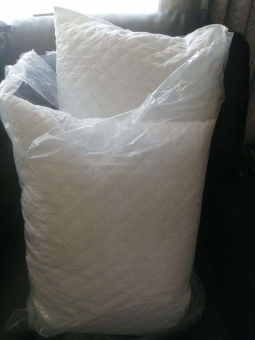 Buy & Sell Heath Town Wolverhampton - Photos for New two quilted pillows