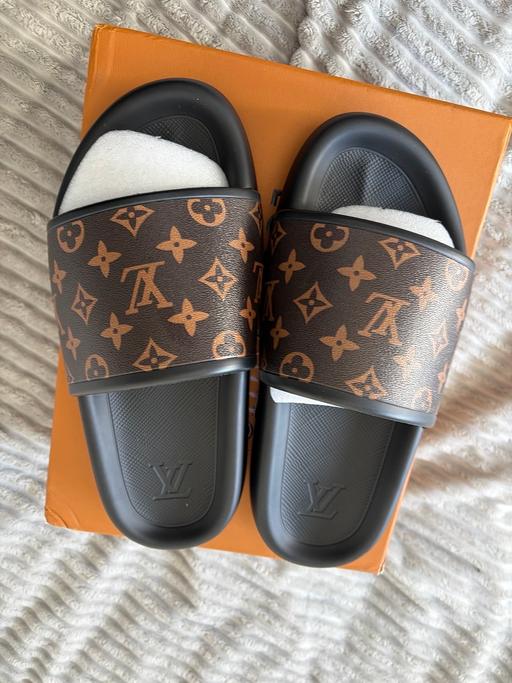 Buy & Sell - Photos for Louis Vuitton Waterfront Sandals - Size 9