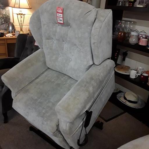 Buy & Sell Saint Pauls Trading Estate Tameside - Photos for Grosvenor ELECTRIC rise-recliner armchair