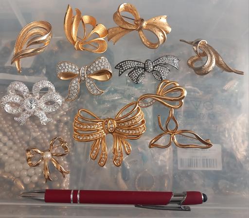 Buy & Sell Thatto Heath Saint Helens - Photos for 11 beautiful bow brooches