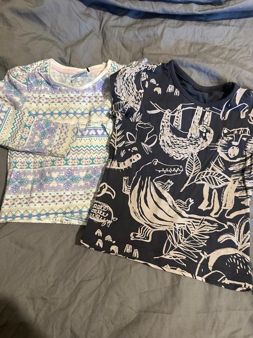 Buy & Sell Oldbury Sandwell - Photos for Girls tshirt and jumper bundle