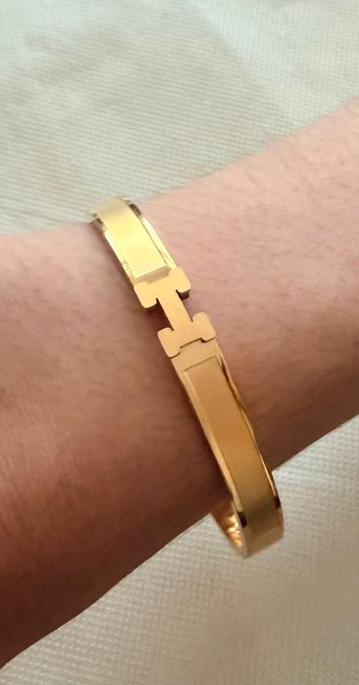 Buy & Sell Bowes Park North London - Photos for 18k gold plated stainless steel H bangle