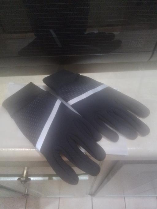 Buy & Sell Streetly Walsall - Photos for BOYS BRAND NEW GLOVES IN BAG