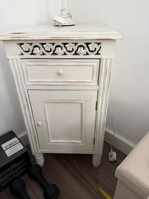 Buy & Sell Maidstone Kent - Photos for Shabby chic side table