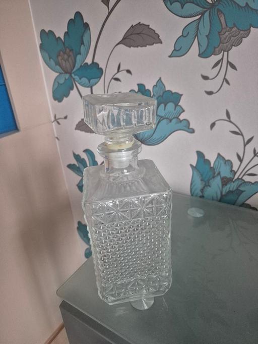 Buy & Sell Kimberworth Rotherham - Photos for Lovely Clear Glass Decanter with Stopper