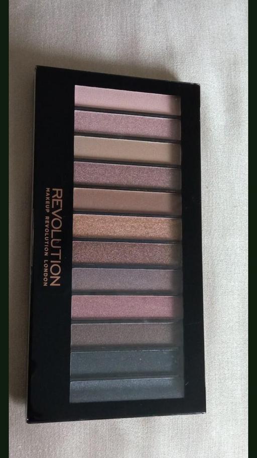 Buy & Sell Grafton Street Industrial Estate West Northamptonshire - Photos for Revolution 12 eyeshadow palette