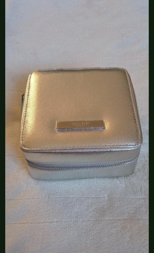 Buy & Sell Grafton Street Industrial Estate West Northamptonshire - Photos for Beautiful jewellery box