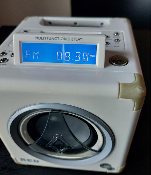 Buy & Sell Wolverhampton West Midlands - Photos for sainsbury's red Radio docking cube for ipod