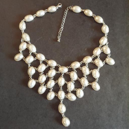 Buy & Sell Preston South Ribble - Photos for FAUX PEARL BIB NECKLACE