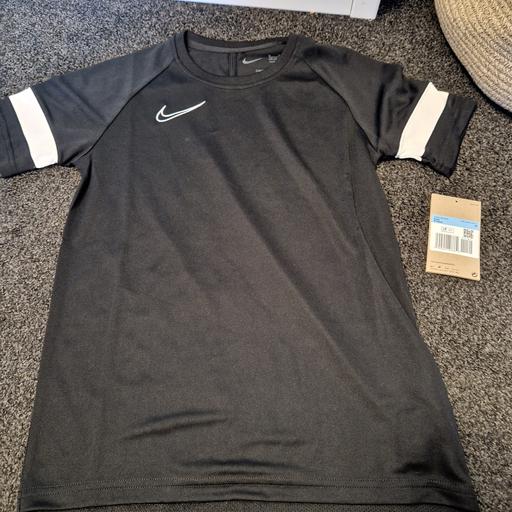 Buy & Sell High Green Sheffield - Photos for NEW boys nike top size medium