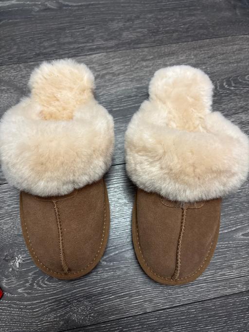 Buy & Sell Woodsetton Dudley - Photos for Pavers sheepskin slippers