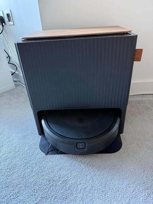 Buy & Sell Cubitt Town East London - Photos for iRobot Roomba Combo j9+ with Auto-Fill Dock