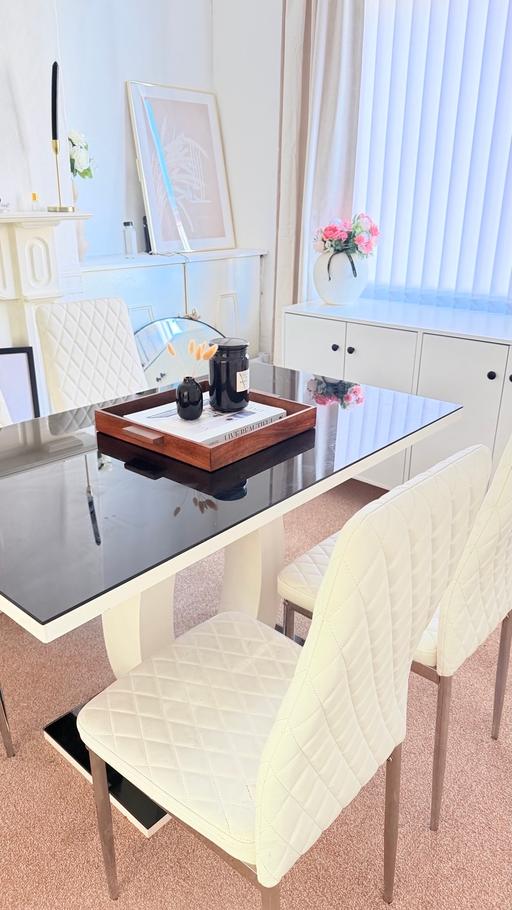 Buy & Sell Birchills Walsall - Photos for 4 seater & dining table