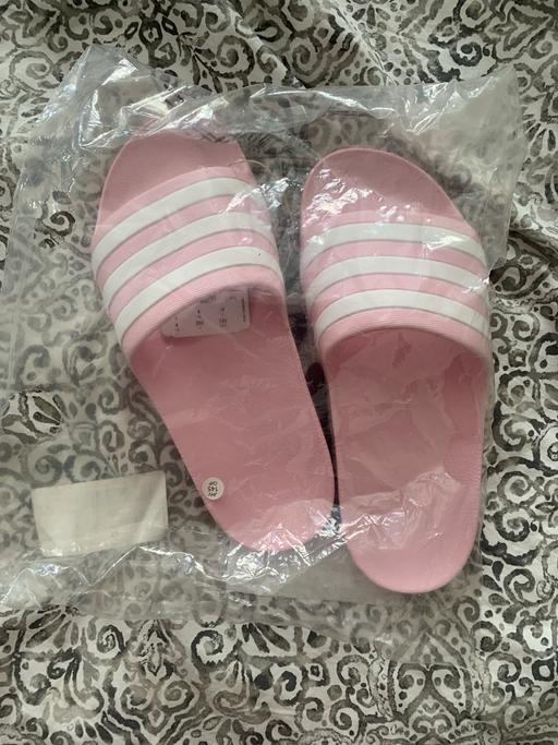 Buy & Sell Seven Kings East London - Photos for Womens adidas slides