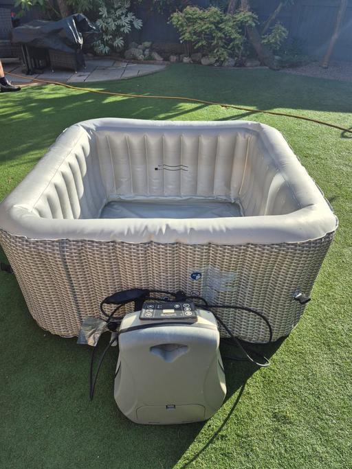 Buy & Sell Hatfield Peverel Braintree - Photos for Hot Tub - Wave Spa. 4 person inflatable.