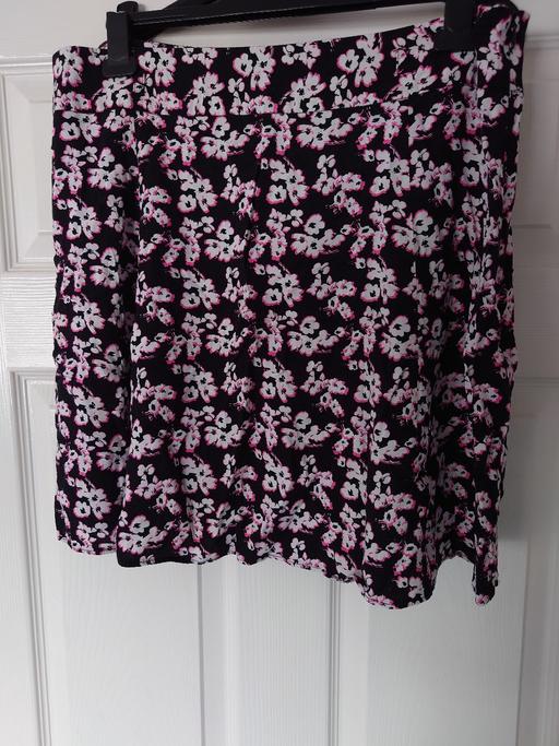 Buy & Sell Woodthorpe Charnwood - Photos for Women's floral papaya skirt size 18