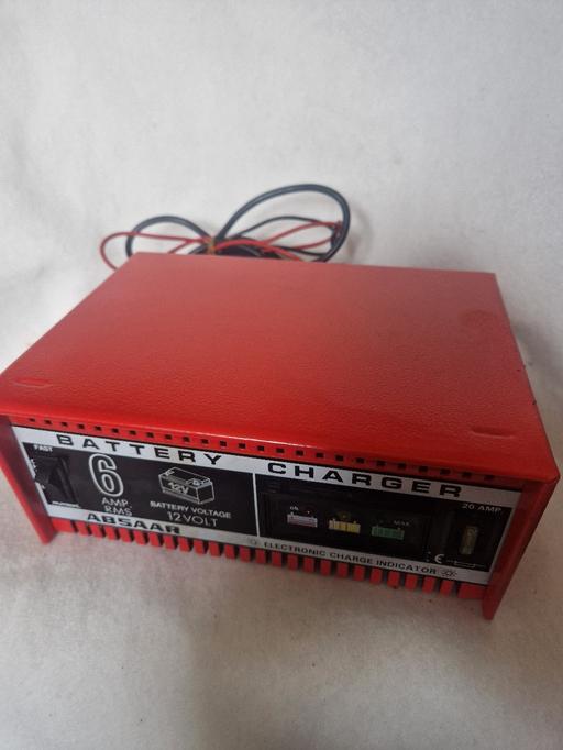 Vehicles Wandsworth South West London - Photos for Absaar 12v battery charger