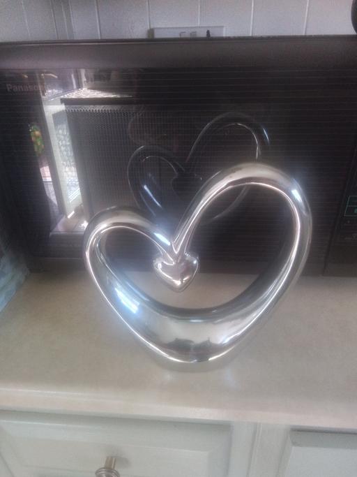 Buy & Sell Aldridge Walsall - Photos for HEART STATUE