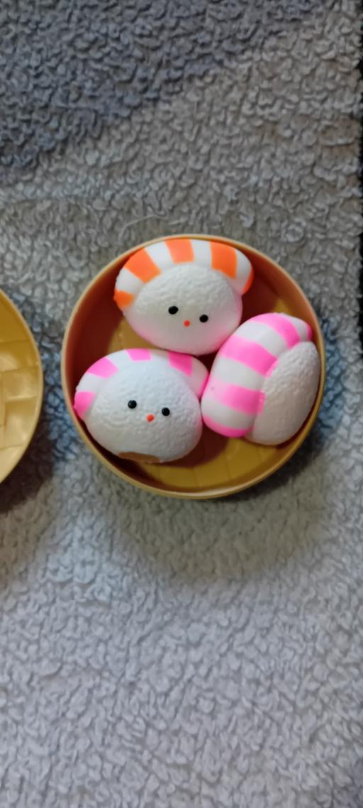 Buy & Sell Bilston Wolverhampton - Photos for 3 sushi squishes and box