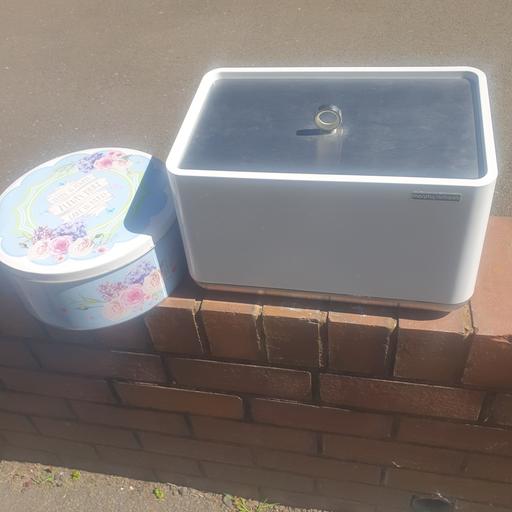Buy & Sell Pensnett Dudley - Photos for Morphy Richards Bread Bin & Flowery Cake Tin.