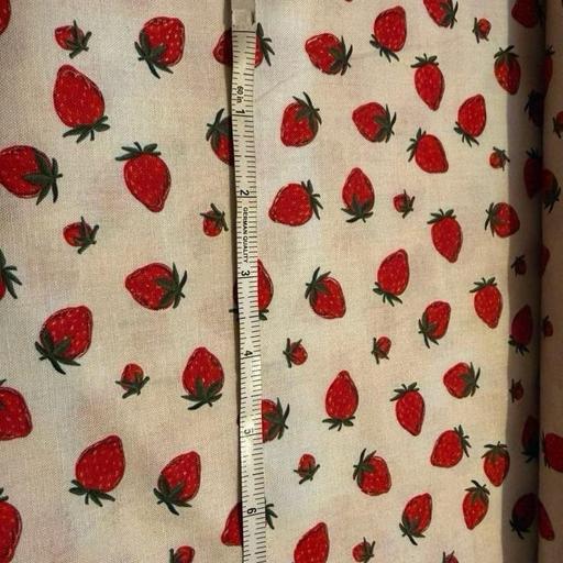 Buy & Sell Salterhebble Calderdale - Photos for 2 m strawberry cotton gabric 44”