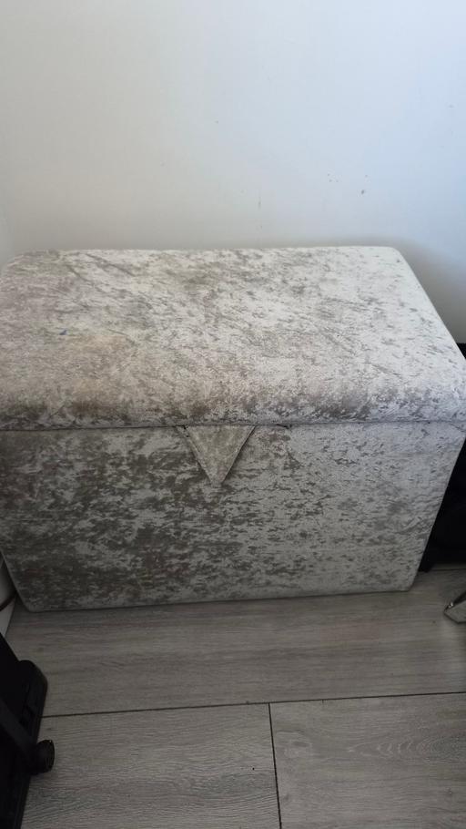 Buy & Sell Enfield Highway Enfield - Photos for solid Wooden Ottoman