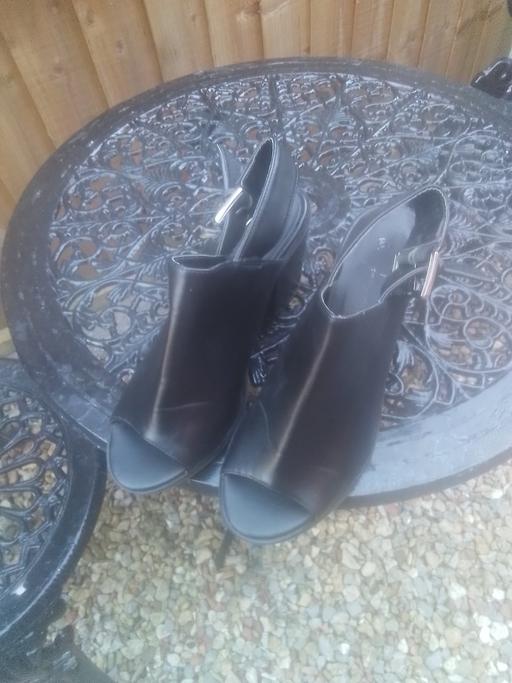 Buy & Sell Aldridge Walsall - Photos for LADIES TOELESS BLACKLESS CHUNKY HEEL SHOES