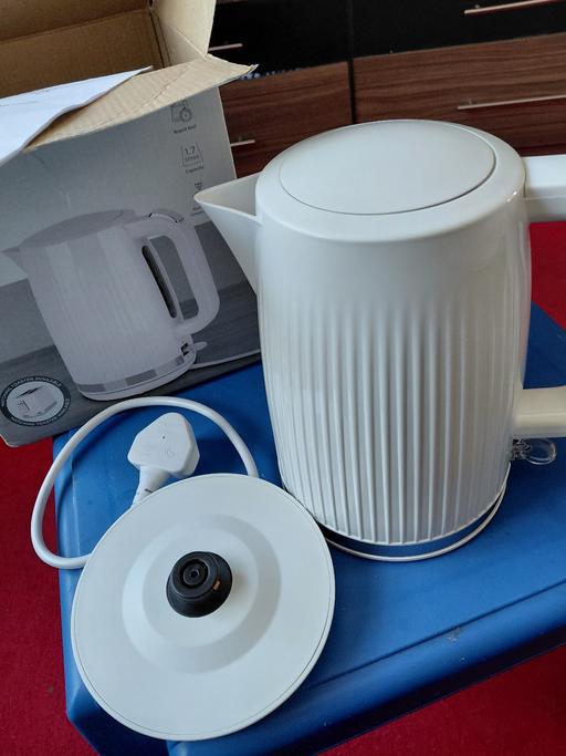 Buy & Sell Upper Clapton East London - Photos for Nutmeg Home Fluted 1.7L Kettle white.