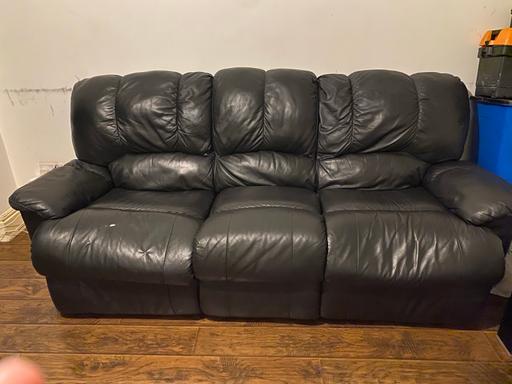 Buy & Sell Birmingham West Midlands - Photos for Genuine leather recliner sofa