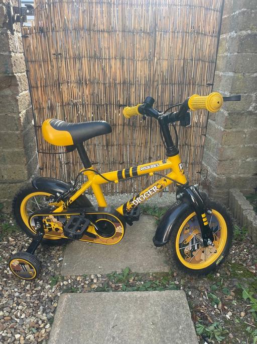 Buy & Sell Lane End Buckinghamshire - Photos for Kids Bike 3-6 y and helmet almost new