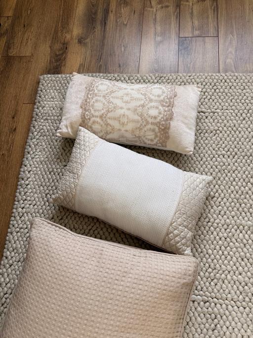 Buy & Sell Purley Croydon - Photos for Cushions