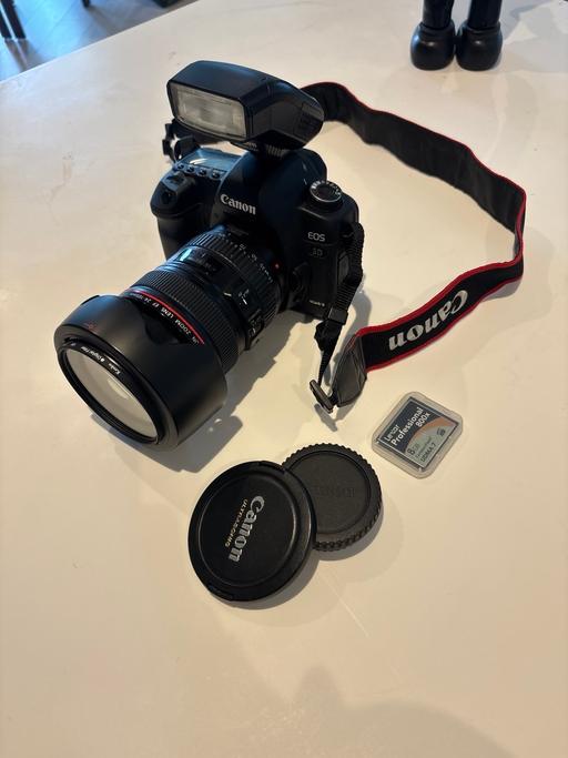 Buy & Sell Salford Salford - Photos for Canon EOS 5D Mark II- Lens, Flash & Bag incl