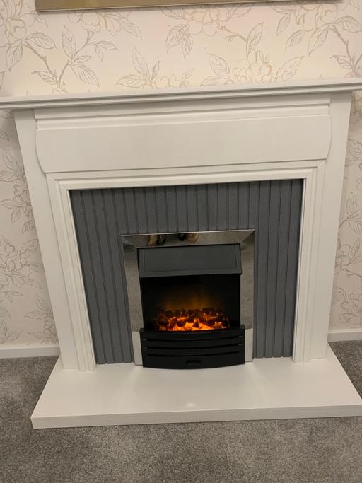 Buy & Sell Welton West Lindsey - Photos for White fire surround with electric fire,