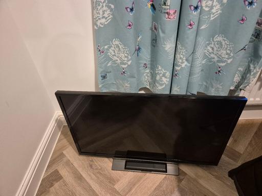 Buy & Sell Rhyl Denbighshire - Wales - Photos for 32 inch smart TV very good condition