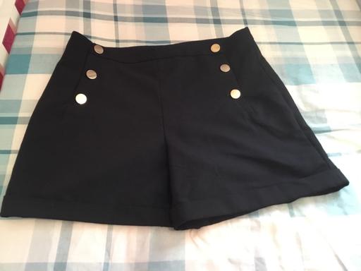 Buy & Sell Woodcross Wolverhampton - Photos for Lady’s Shorts Size 14 In Good Condition