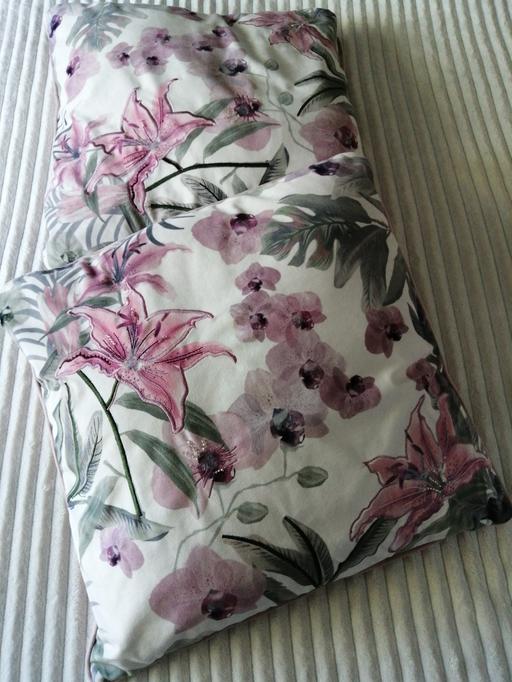 Buy & Sell Wednesfield Wolverhampton - Photos for Pair cushion, s