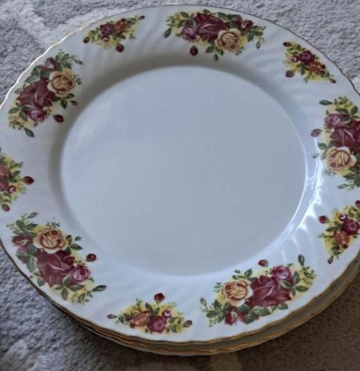 Buy & Sell Peckham South East London - Photos for Floral design dinner plates and bowls